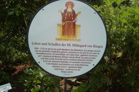 http://www.hildegard-kraeuter-garten.at/media/kraeuterwelt 2010/Hildegardschild.JPG